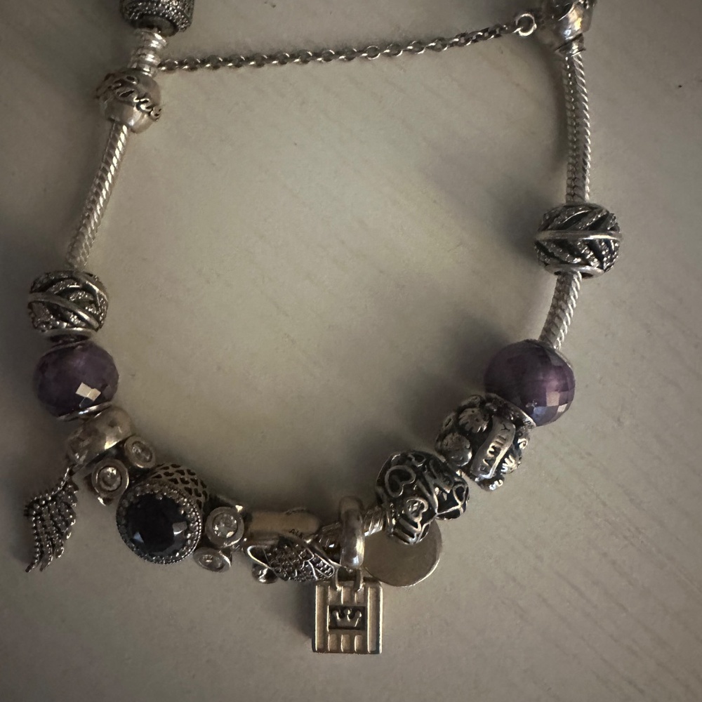 Gorgeous Pandora bracelet - Picture 2 of 3